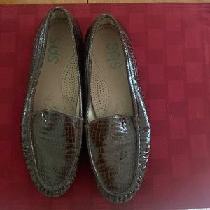 SAS Simplify Croco Print Leather Slip On Moccasins Size 9. EUC